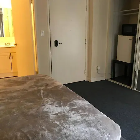 Budget Beverly Hills Suites